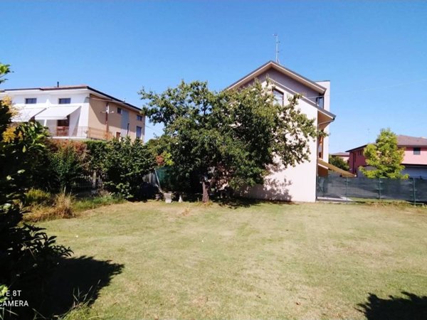 casa indipendente in vendita a Bariano