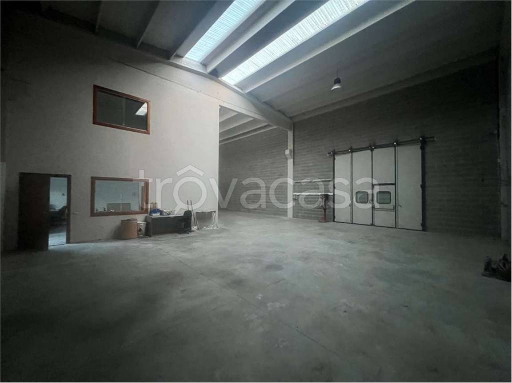 locale commerciale in vendita a Bariano