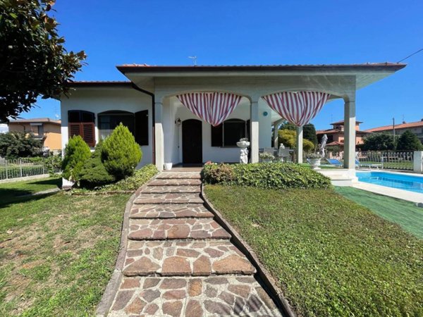 casa indipendente in vendita a Bariano