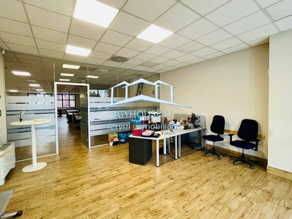 locale commerciale in vendita a Bariano