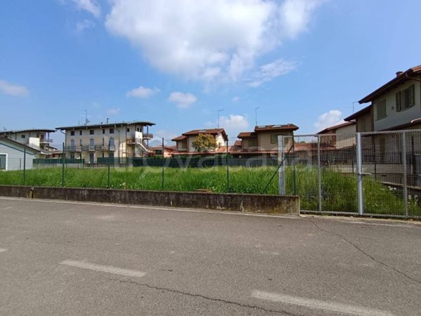 terreno edificabile in vendita a Bariano