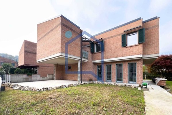 casa indipendente in vendita a Barzana