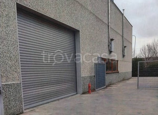 locale commerciale in vendita a Barzana