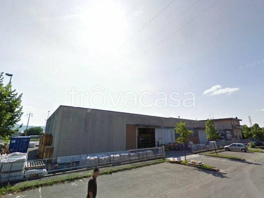 locale commerciale in vendita a Barzana