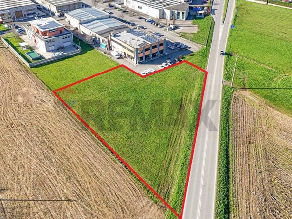 terreno edificabile in vendita a Barzana