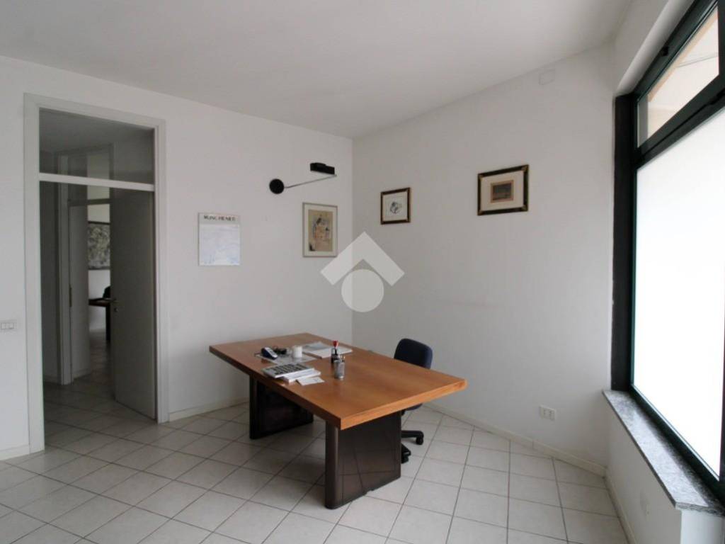 ufficio in vendita a Bergamo in zona Longuelo