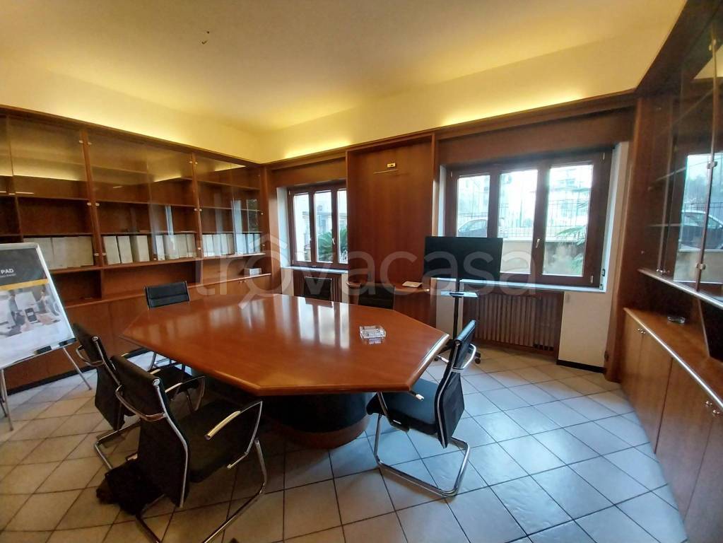 ufficio in vendita a Bergamo in zona Borgo Pignolo