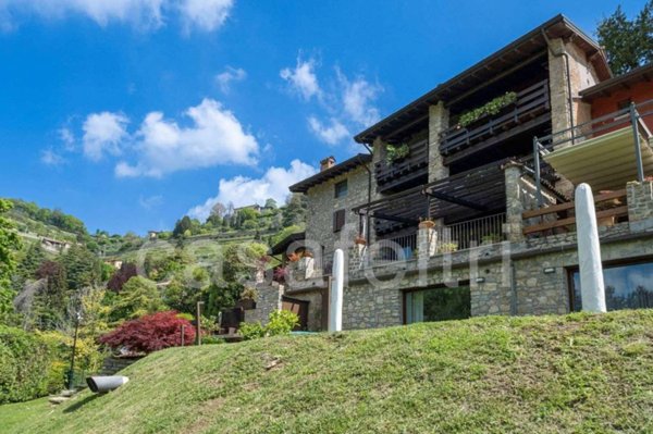 casa indipendente in vendita a Bergamo in zona Astino