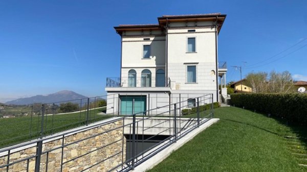 casa indipendente in vendita a Bergamo in zona Loreto