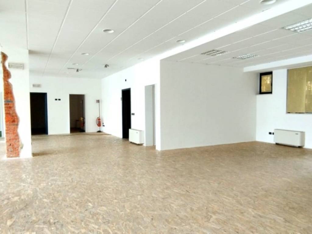 ufficio in vendita a Bergamo in zona Borgo Palazzo