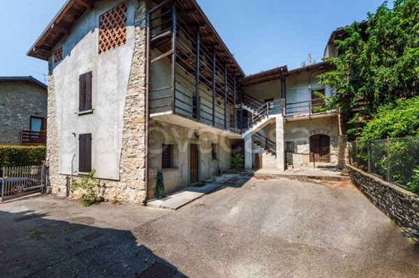 casa indipendente in vendita a Bergamo in zona Fontana / Robetta / Sombreno