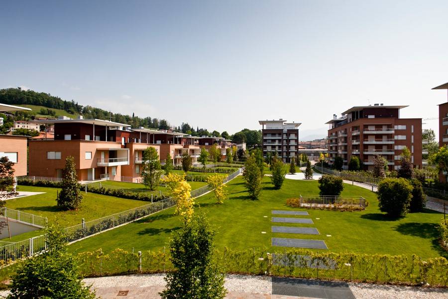 casa indipendente in vendita a Bergamo in zona Redona