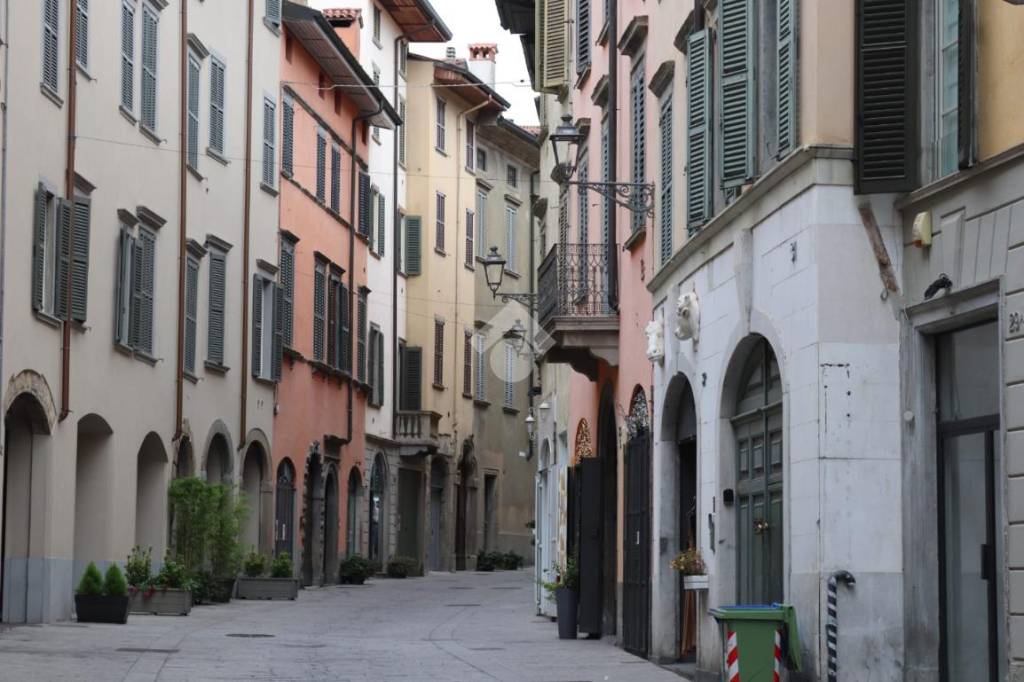 appartamento in vendita a Bergamo in zona Borgo Pignolo