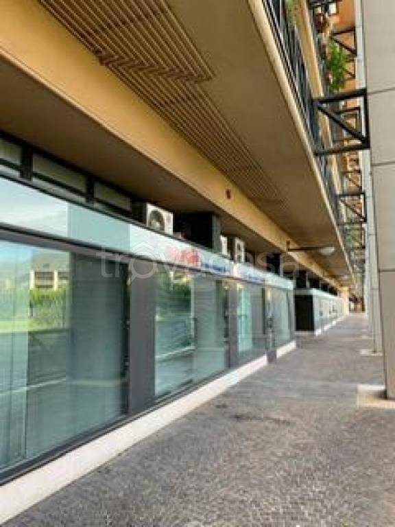 negozio in vendita a Bergamo in zona Bergamo Centro