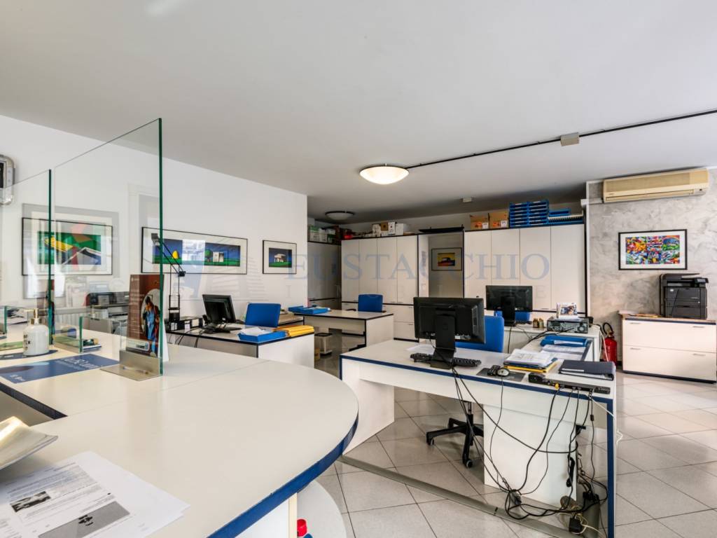 ufficio in vendita a Bergamo in zona Borgo Palazzo