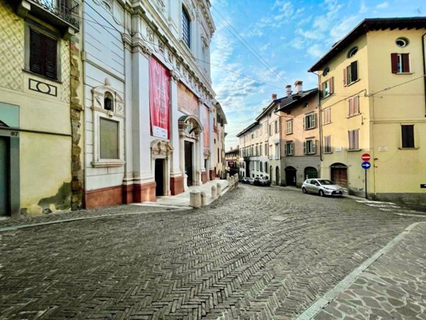 intera palazzina in vendita a Bergamo in zona Borgo Palazzo