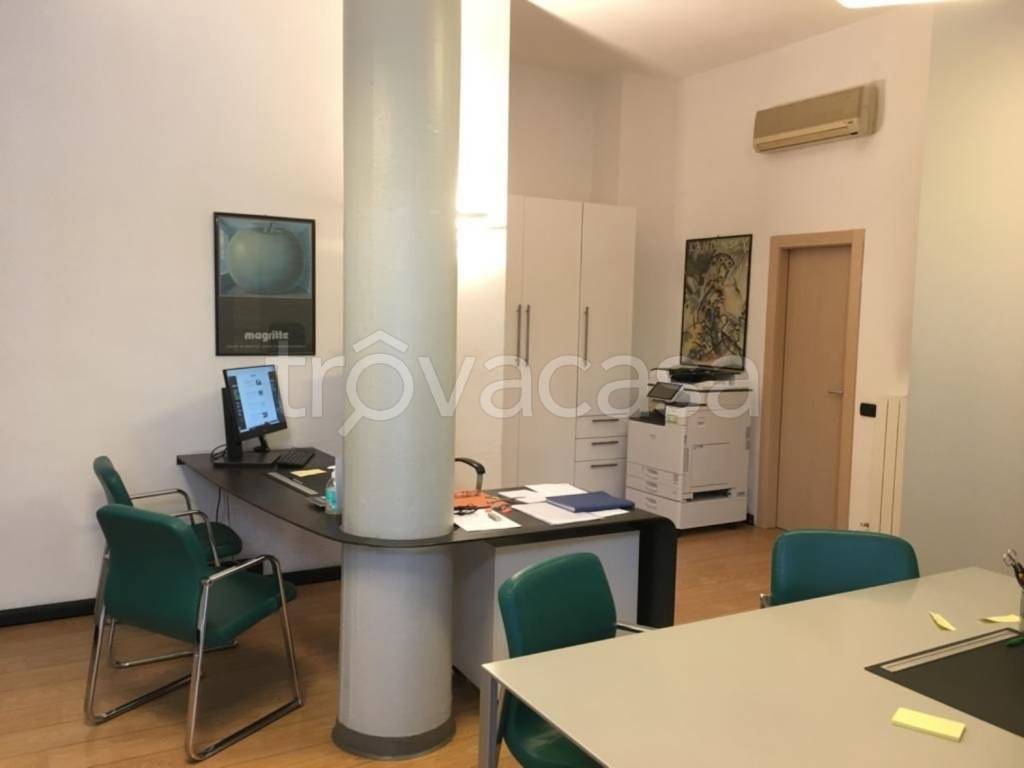 ufficio in vendita a Bergamo in zona Borgo Santa Caterina