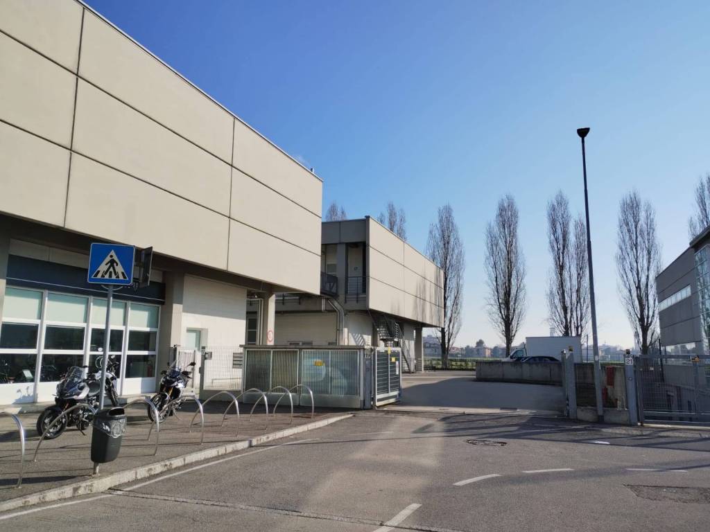 locale commerciale in vendita a Bergamo in zona Colognola