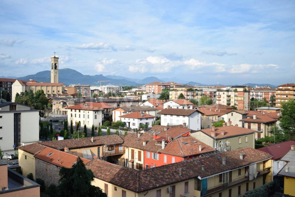 negozio in vendita a Bergamo in zona Bergamo Centro