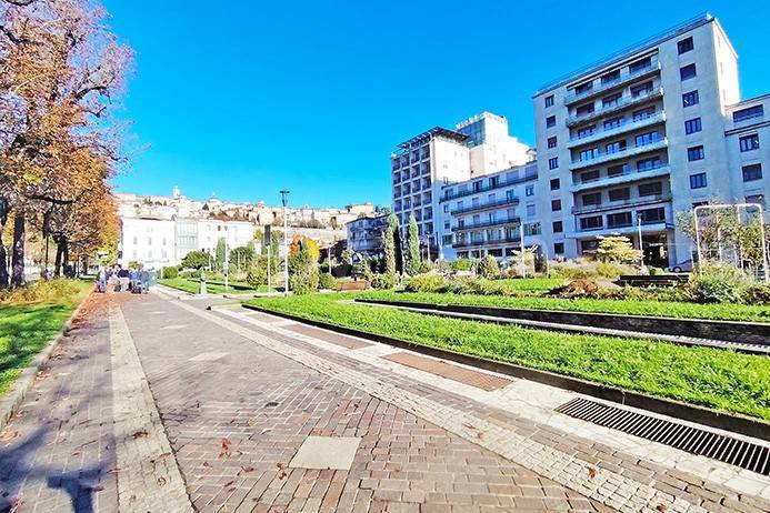 negozio in vendita a Bergamo in zona Bergamo Centro