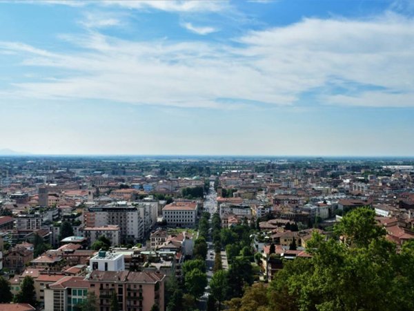 negozio in vendita a Bergamo in zona Borgo Palazzo