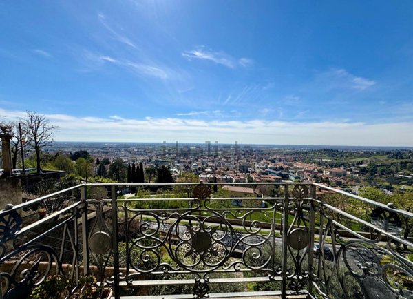 appartamento in vendita a Bergamo in zona Città Alta