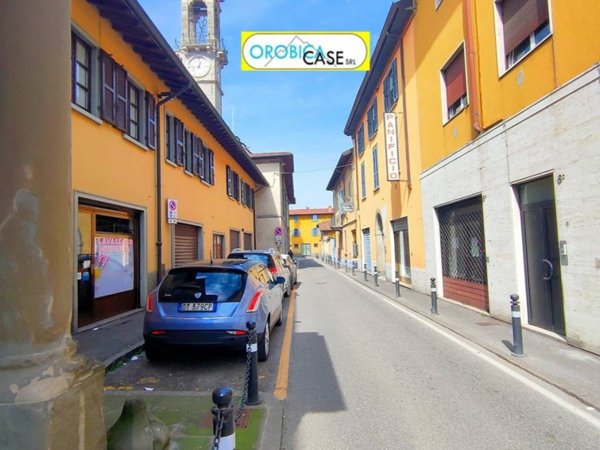 negozio in vendita a Bergamo in zona Colognola