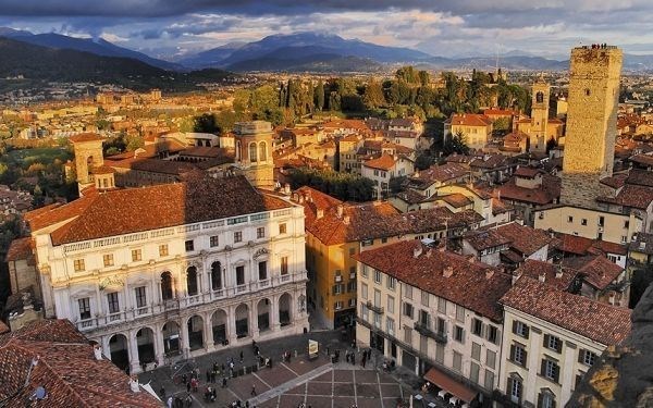 negozio in vendita a Bergamo in zona Bergamo Centro