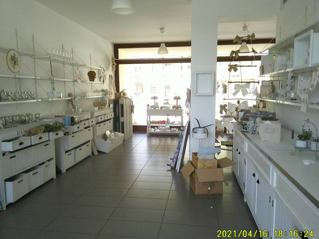 negozio in vendita a Bergamo in zona Canovine