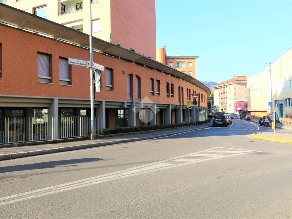 ufficio in vendita a Bergamo in zona Redona
