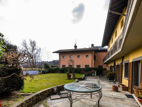 casa indipendente in vendita a Bergamo in zona Castagneta/Pianone