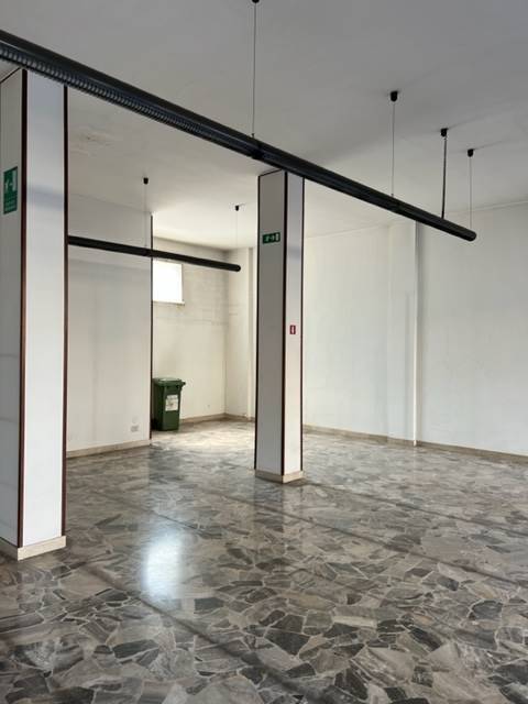 negozio in vendita a Bergamo in zona Borgo Palazzo