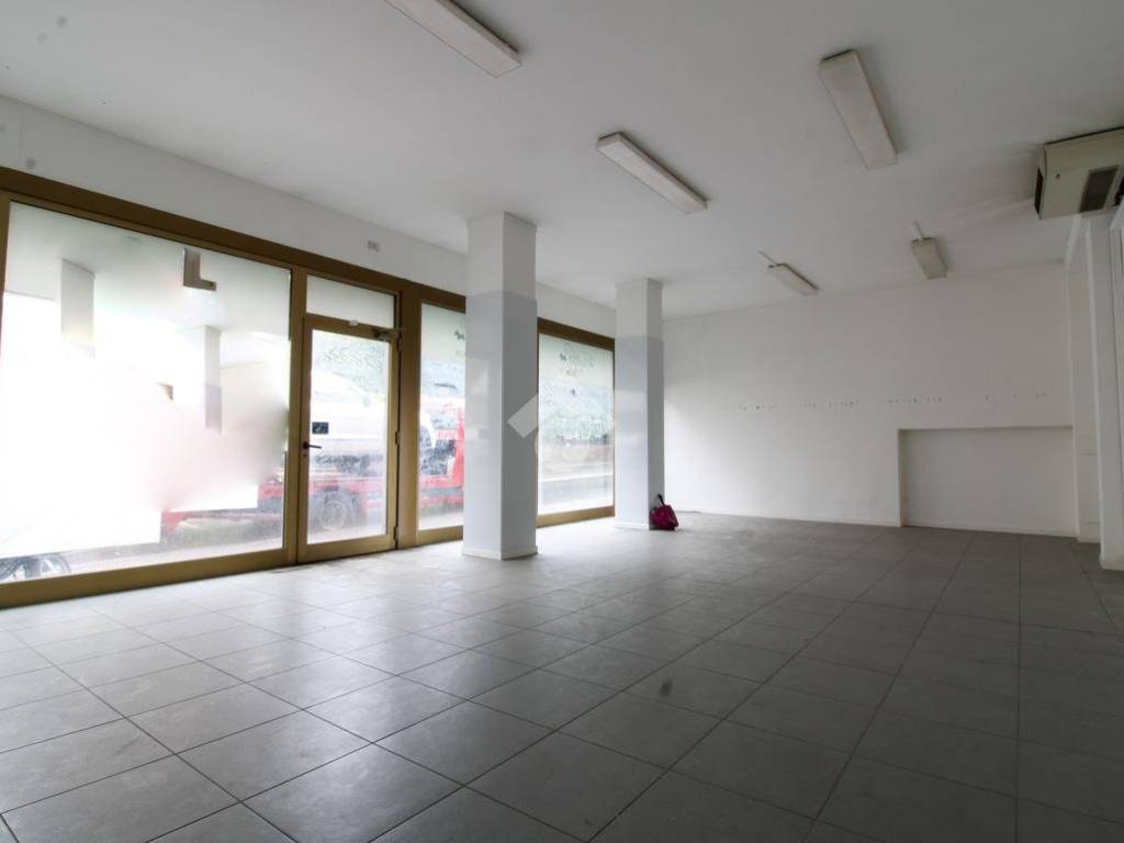 ufficio in vendita a Bergamo in zona Longuelo