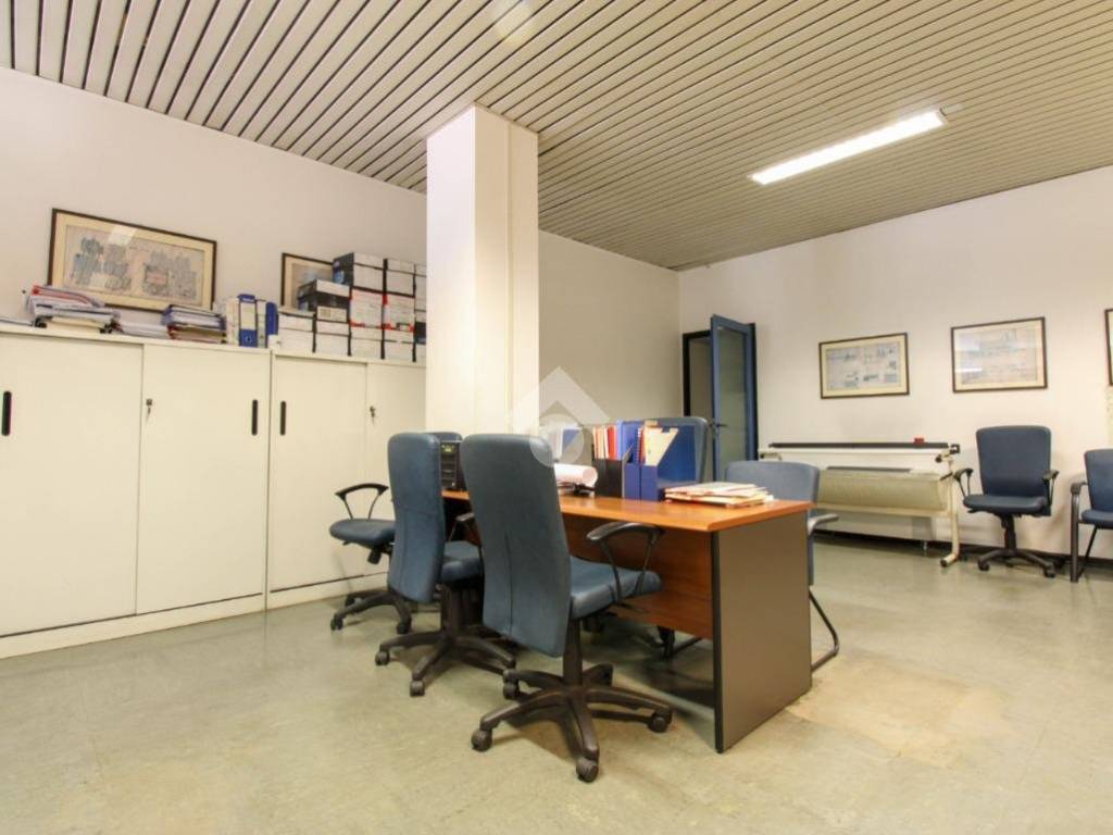 ufficio in vendita a Bergamo in zona Redona
