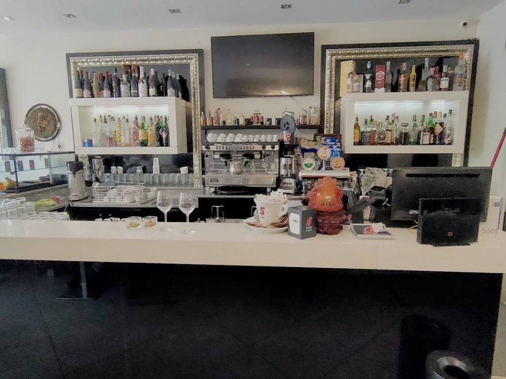 negozio in vendita a Bergamo in zona Colognola