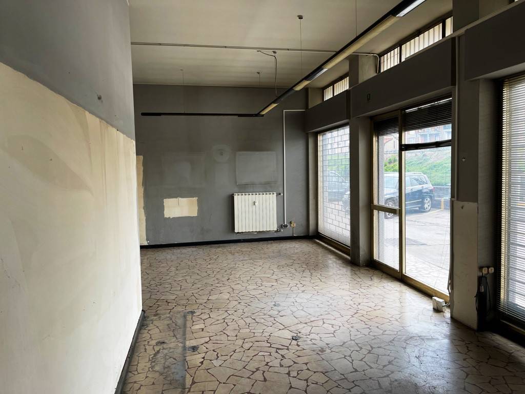 negozio in vendita a Bergamo in zona Borgo Palazzo