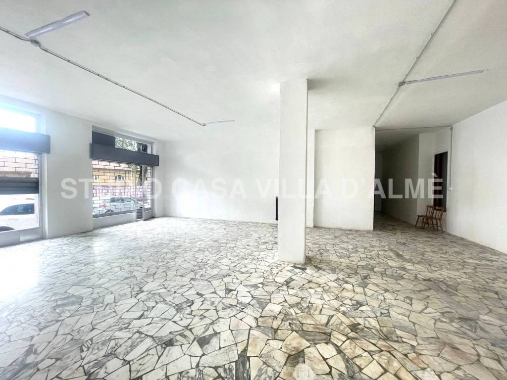 negozio in vendita a Bergamo in zona Borgo Palazzo