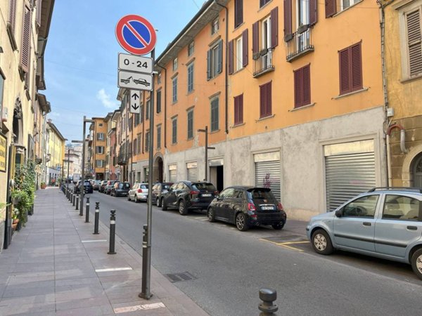 negozio in vendita a Bergamo in zona Bergamo Centro