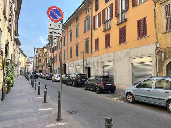 negozio in vendita a Bergamo in zona Bergamo Centro