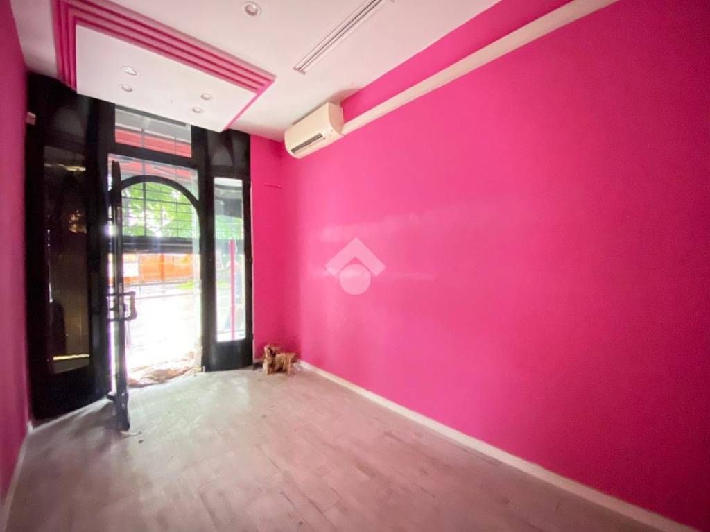 negozio in vendita a Bergamo in zona Bergamo Centro