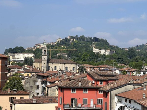 appartamento in vendita a Bergamo in zona Borgo Santa Caterina