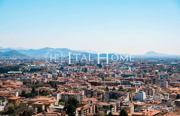 appartamento in vendita a Bergamo in zona Città Alta