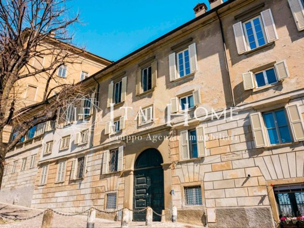 appartamento in vendita a Bergamo in zona Città Alta