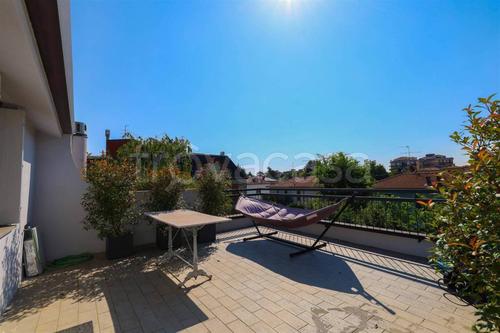 casa indipendente in vendita a Bergamo in zona Redona