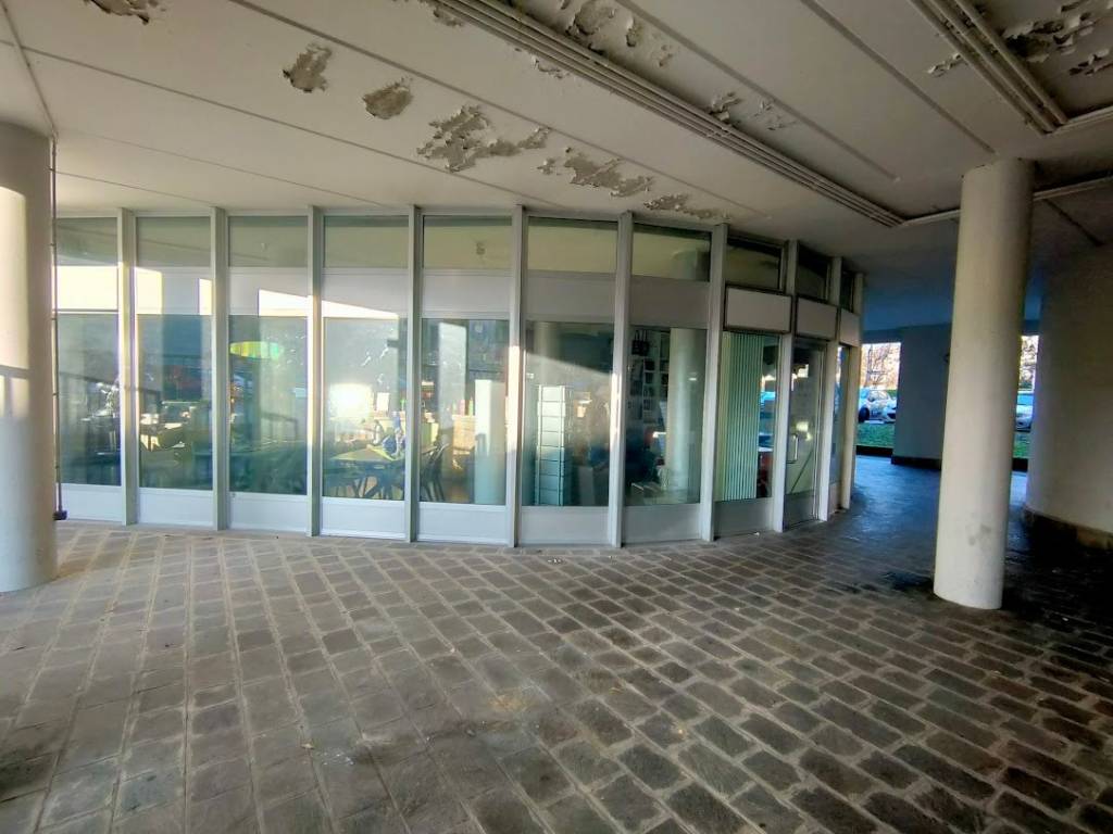 negozio in vendita a Bergamo in zona Canovine