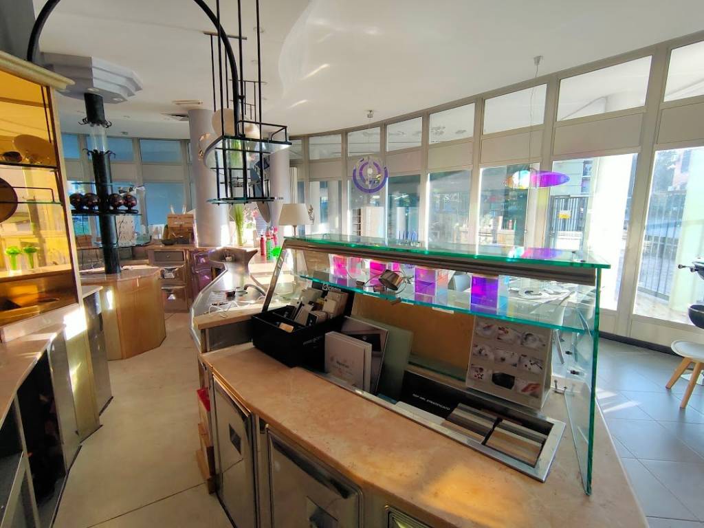 negozio in vendita a Bergamo in zona Canovine