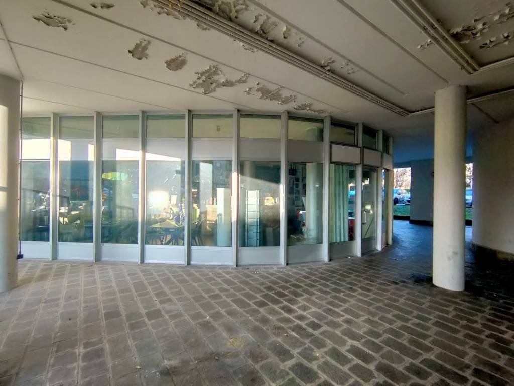 negozio in vendita a Bergamo in zona Colognola