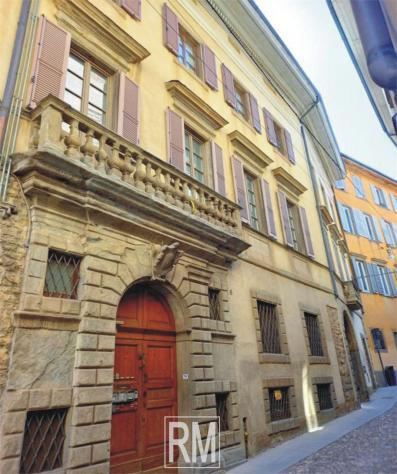 locale commerciale in vendita a Bergamo in zona Città Alta
