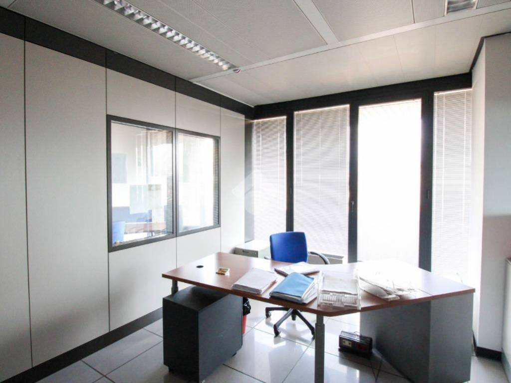 ufficio in vendita a Bergamo in zona Borgo Palazzo