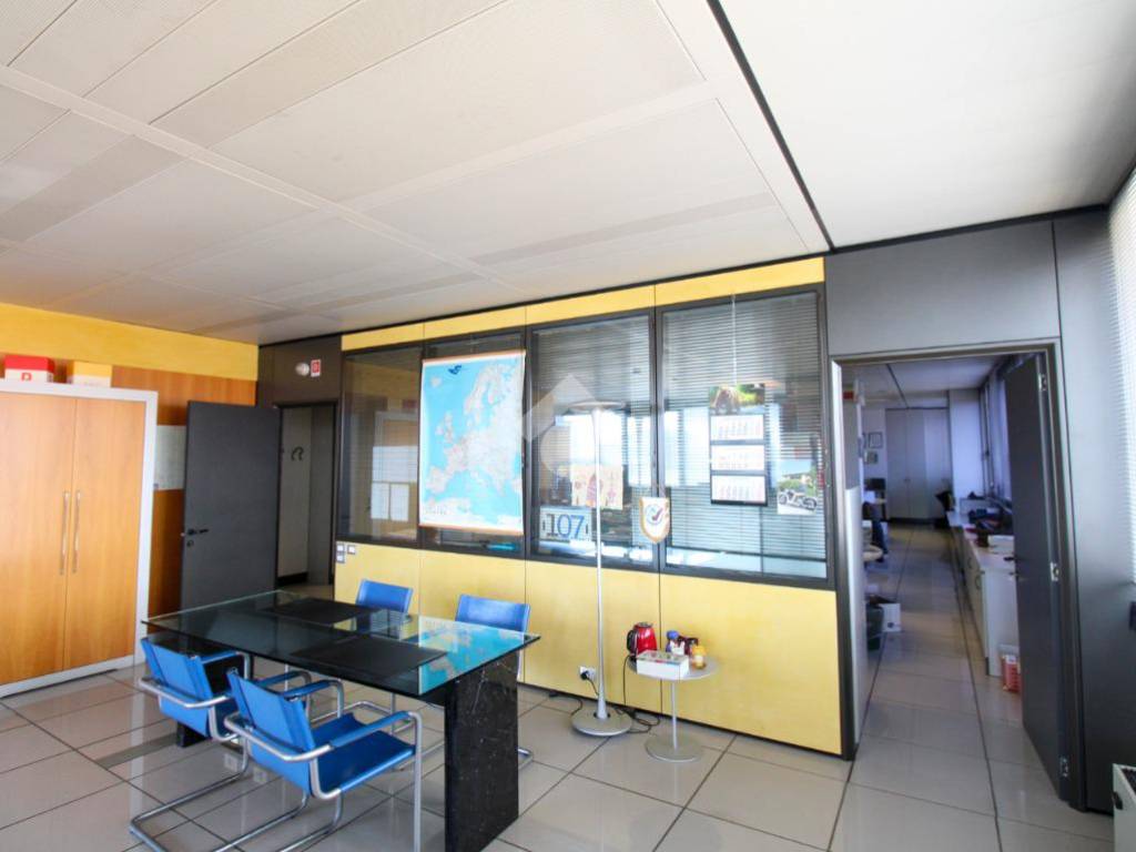 ufficio in vendita a Bergamo in zona Borgo Palazzo